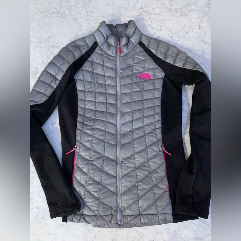 The North Face Women’s Momentum ThermoBall Hybrid Gray/black S/P